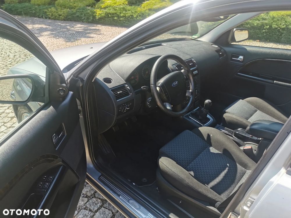 Ford Mondeo 1.8 Ghia X - 7