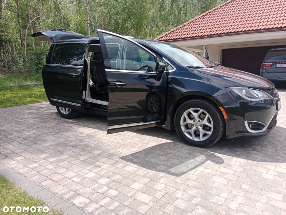Chrysler Pacifica - 9