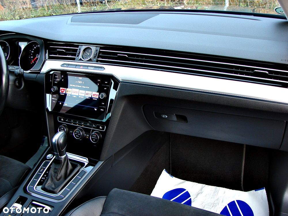 Volkswagen Passat Variant 2.0 TDI SCR DSG Highline - 20