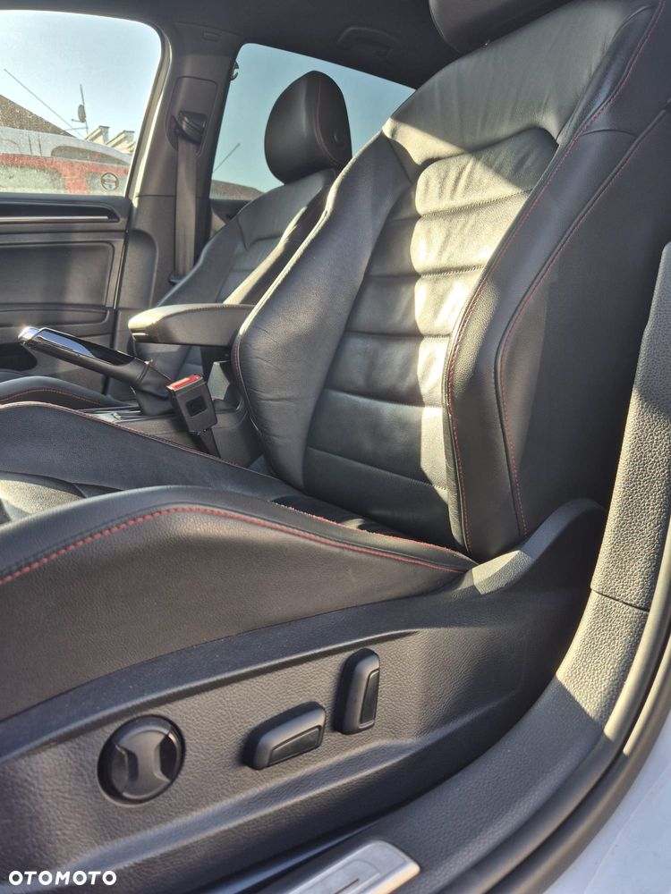 Volkswagen Golf 2.0 GTI - 11