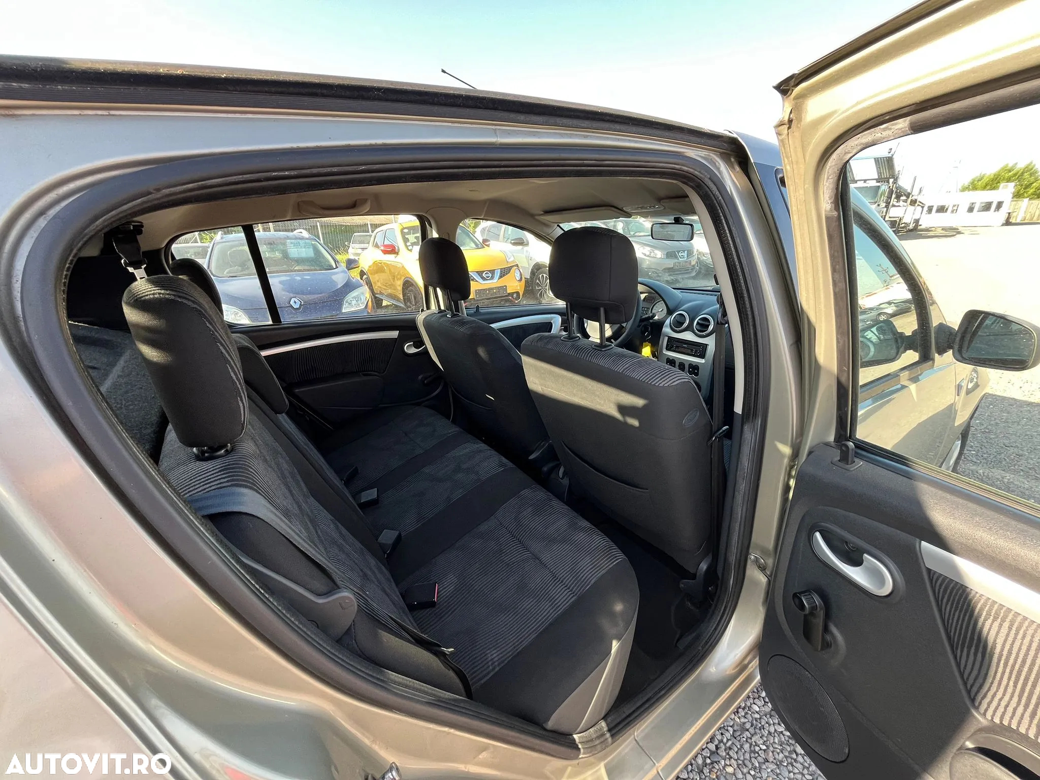 Dacia Sandero 1.2 16V 75 Laureate - 12