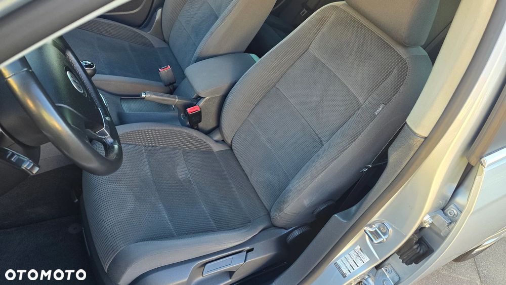 Volkswagen Golf - 24