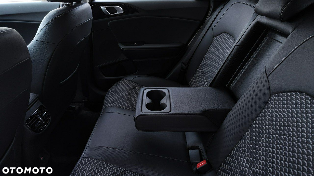 Kia Ceed - 13