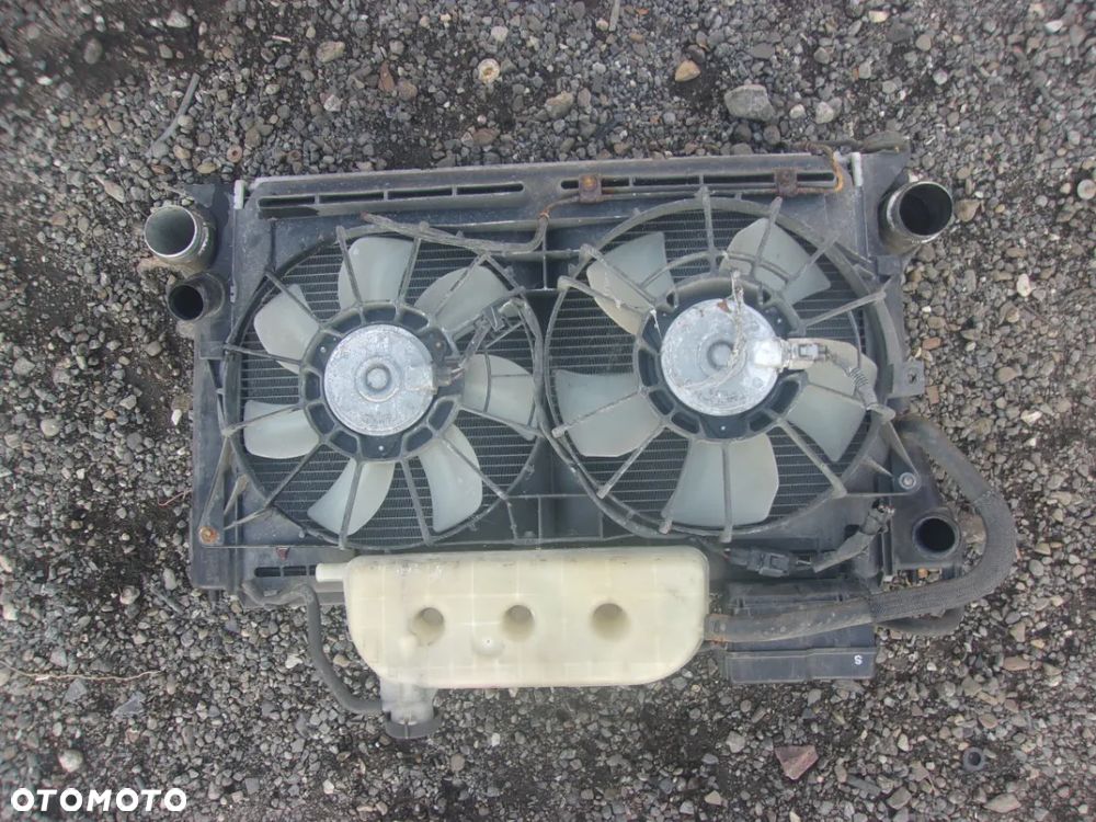 PAS PRZEDNI CHŁODNICE KOMPLET AVENSIS T25 2.0 D4D - 2