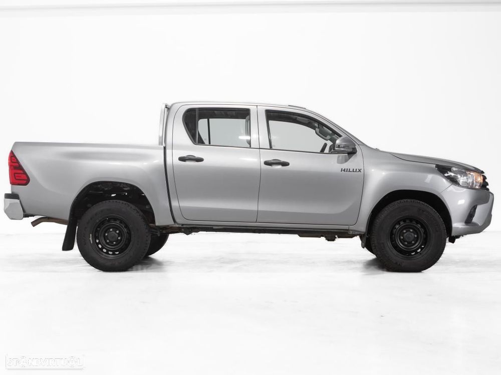 Toyota Hilux 2.4 D-4D 4WD CD 5Lugares c/iva - 2