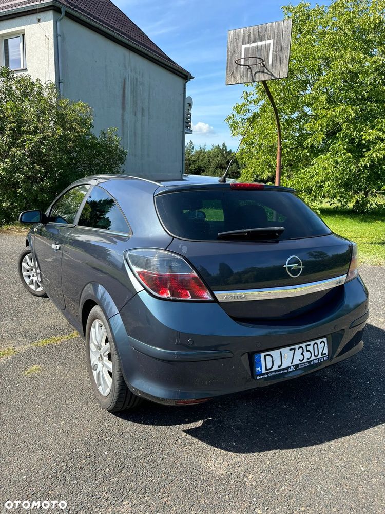 Opel Astra GTC 1.6 - 4
