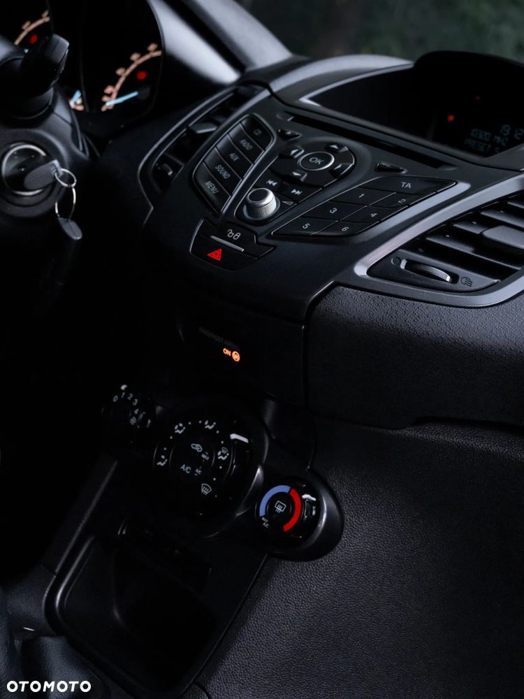 Ford Fiesta 1.25 Celebration - 9