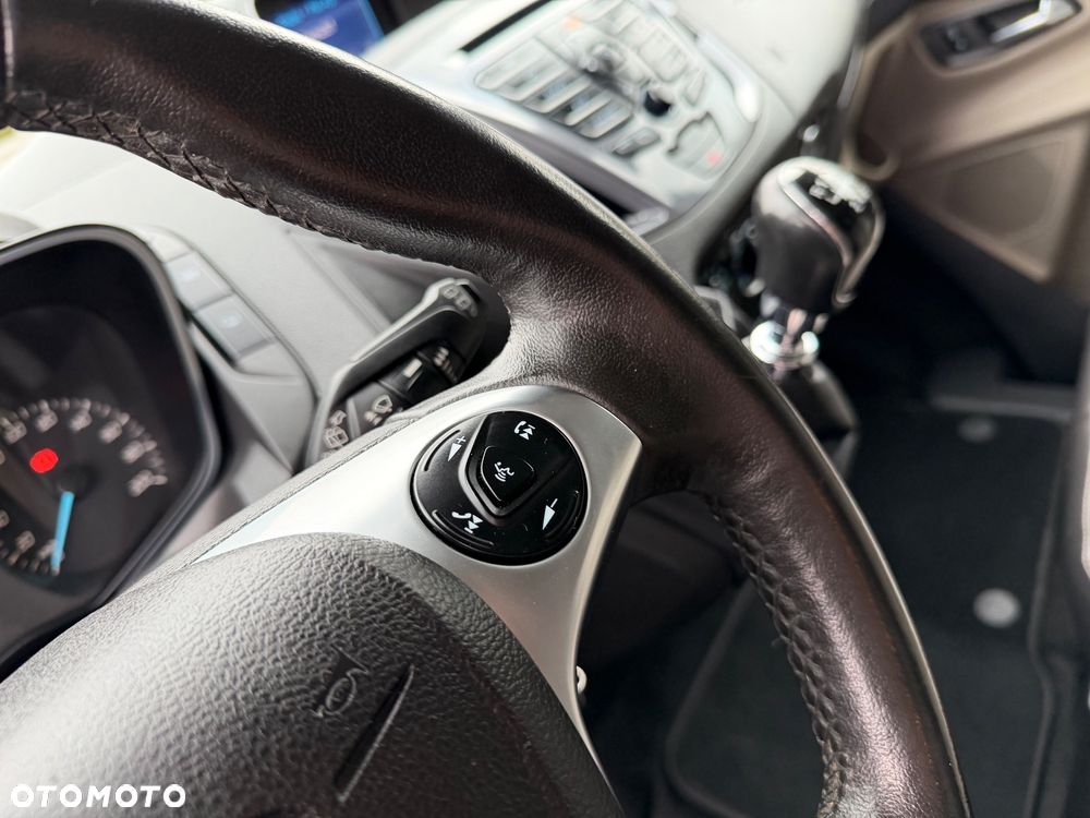 Ford Tourneo Custom - 30