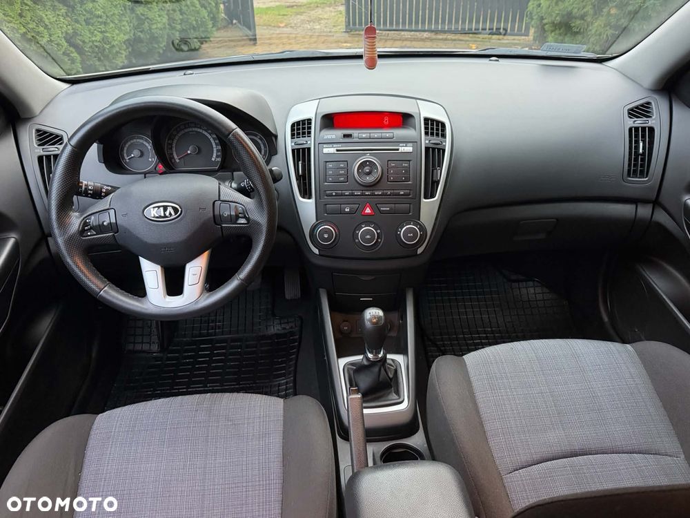 Kia Ceed - 8