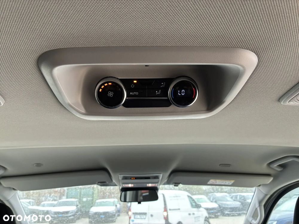 Volkswagen Caravelle - 36