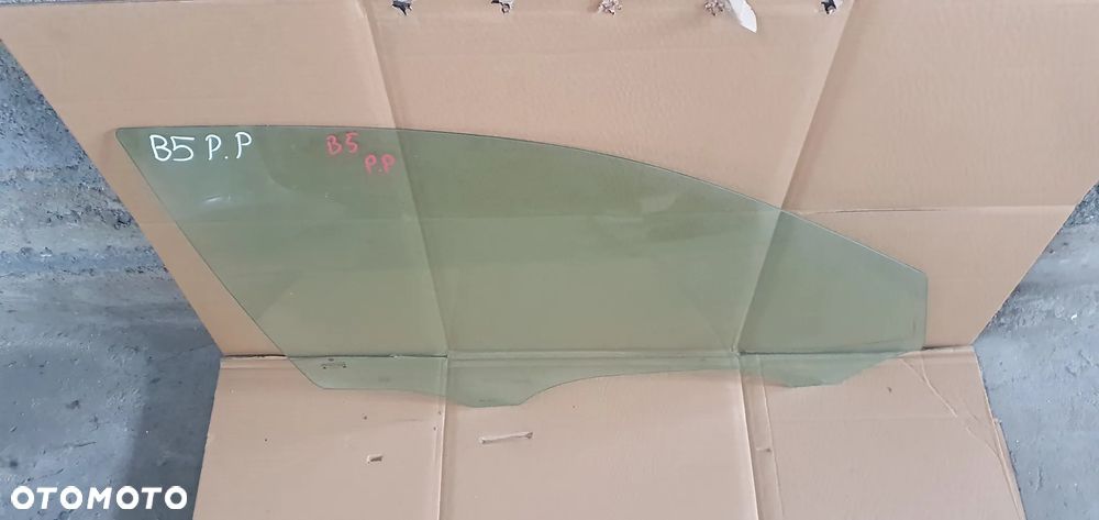 Szyba drzwi prawy przód przednia prawa VW Passat B5 AS2 98r - 2