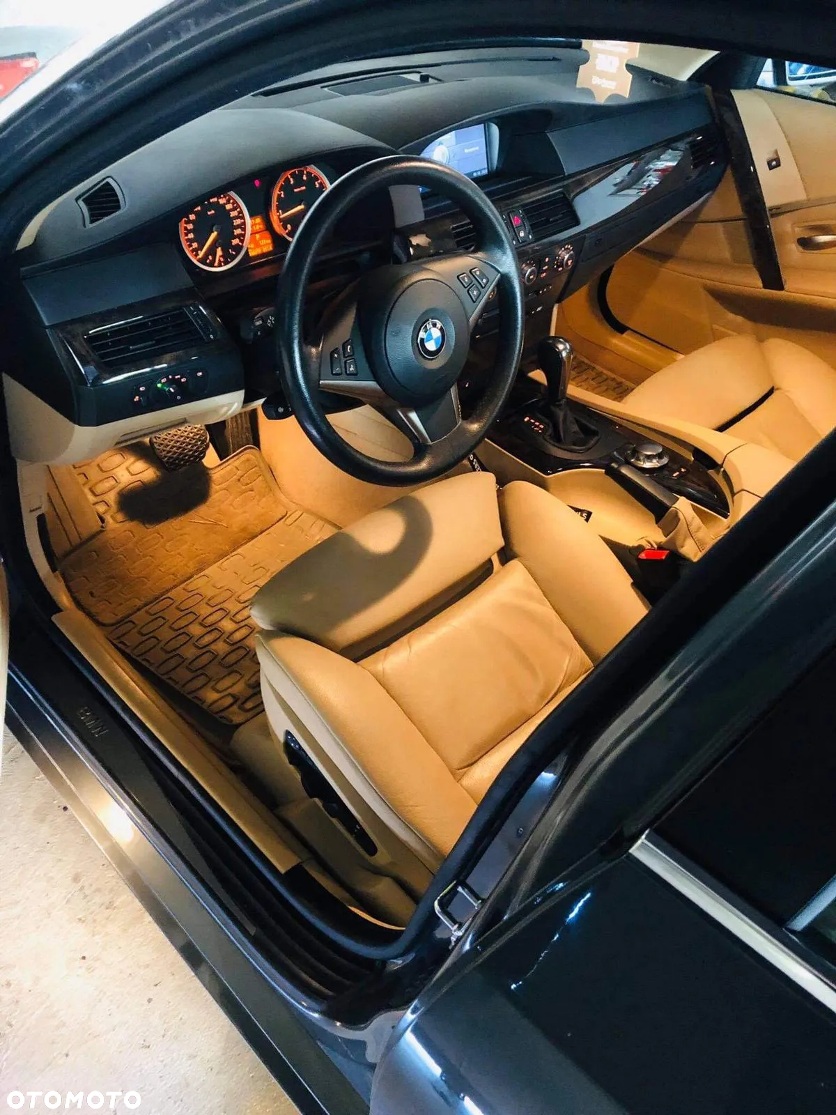 BMW Seria 5 545i - 12