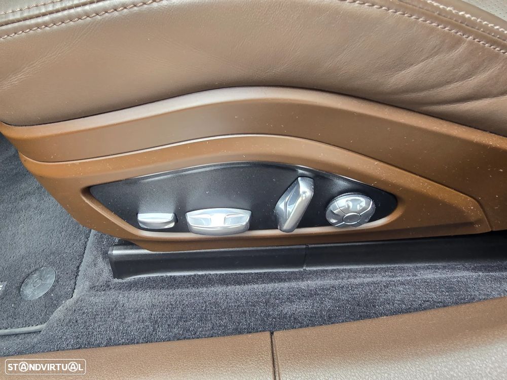 Porsche Panamera 4 E-Hybrid - 50