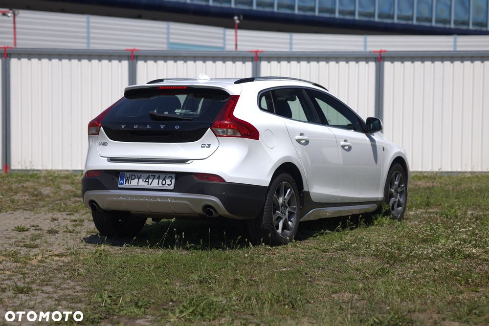 Volvo V40 Cross Country D3 Drive-E Ocean Race - 4