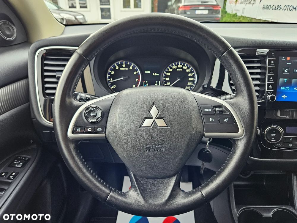 Mitsubishi Outlander 2.0 Invite + 2WD - 26