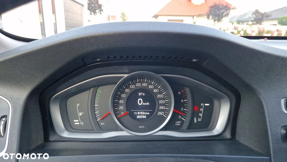 Volvo V60 D2 Momentum - 27