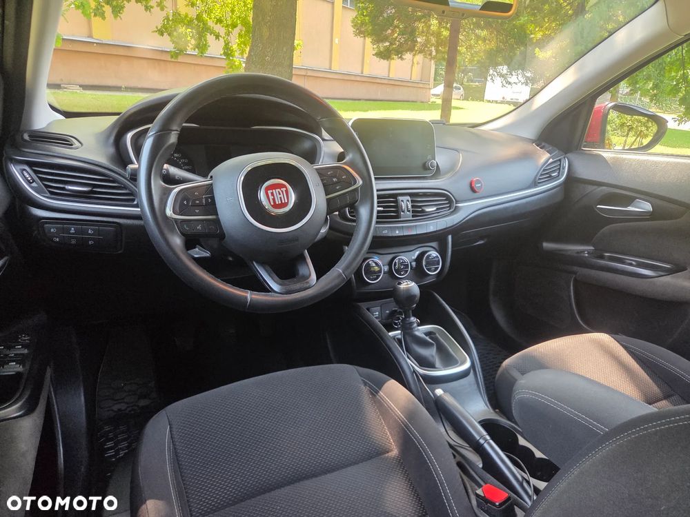 Fiat Tipo 1.4 16V Lounge EU6d - 6