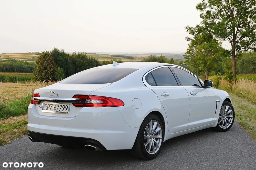 Jaguar XF 2.0 T Premium Luxury - 6