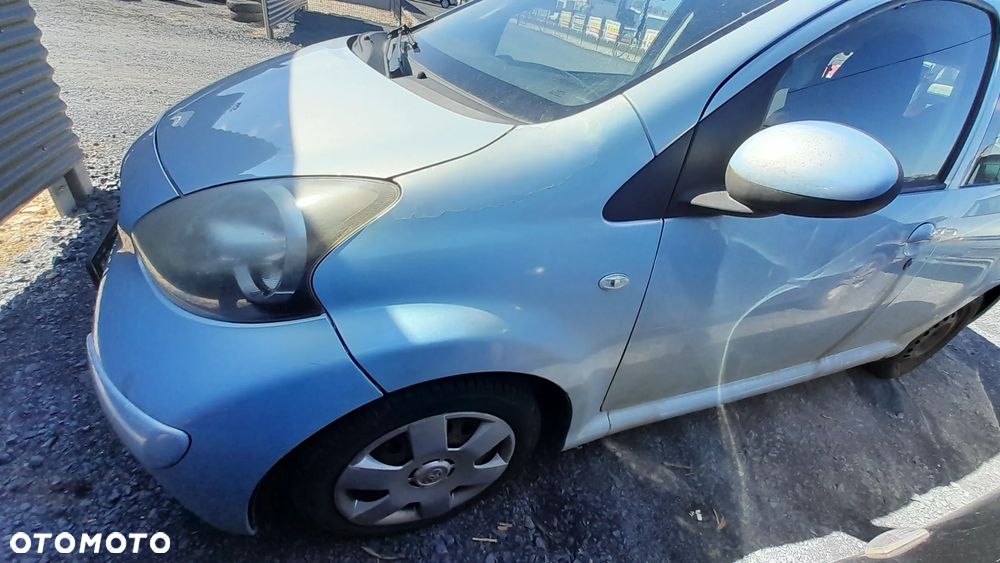 TOYOTA AYGO I BŁOTNIK LEWY PRZEDNI PRZÓD 8R0 nr. 23/4 - 1