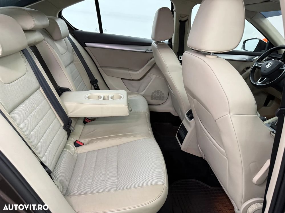 Skoda Octavia 1.6 TDI ELEGANCE DSG - 8