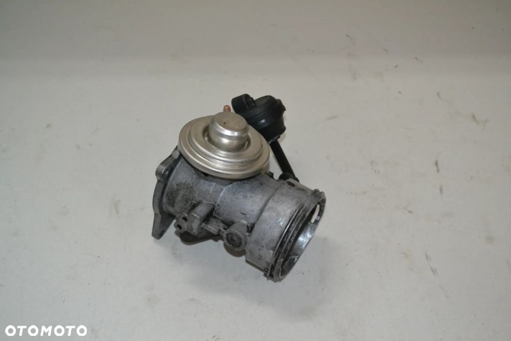 VW T5 TOUAREG 2,5 TDI ZAWÓR EGR ORYGINAŁ 070128070B 070128073 - 1