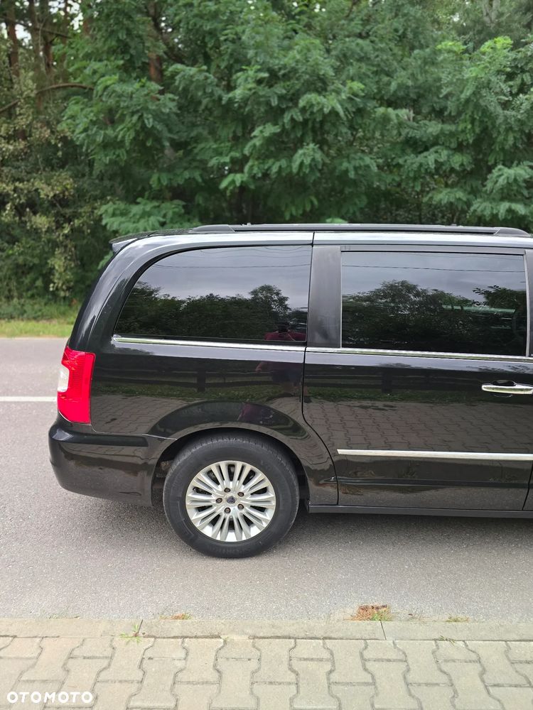Lancia Voyager 2.8 CRD16v Gold - 14