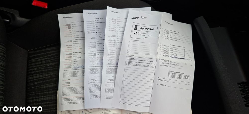 Opel Astra 1.6 Turbo Design Edition - 32