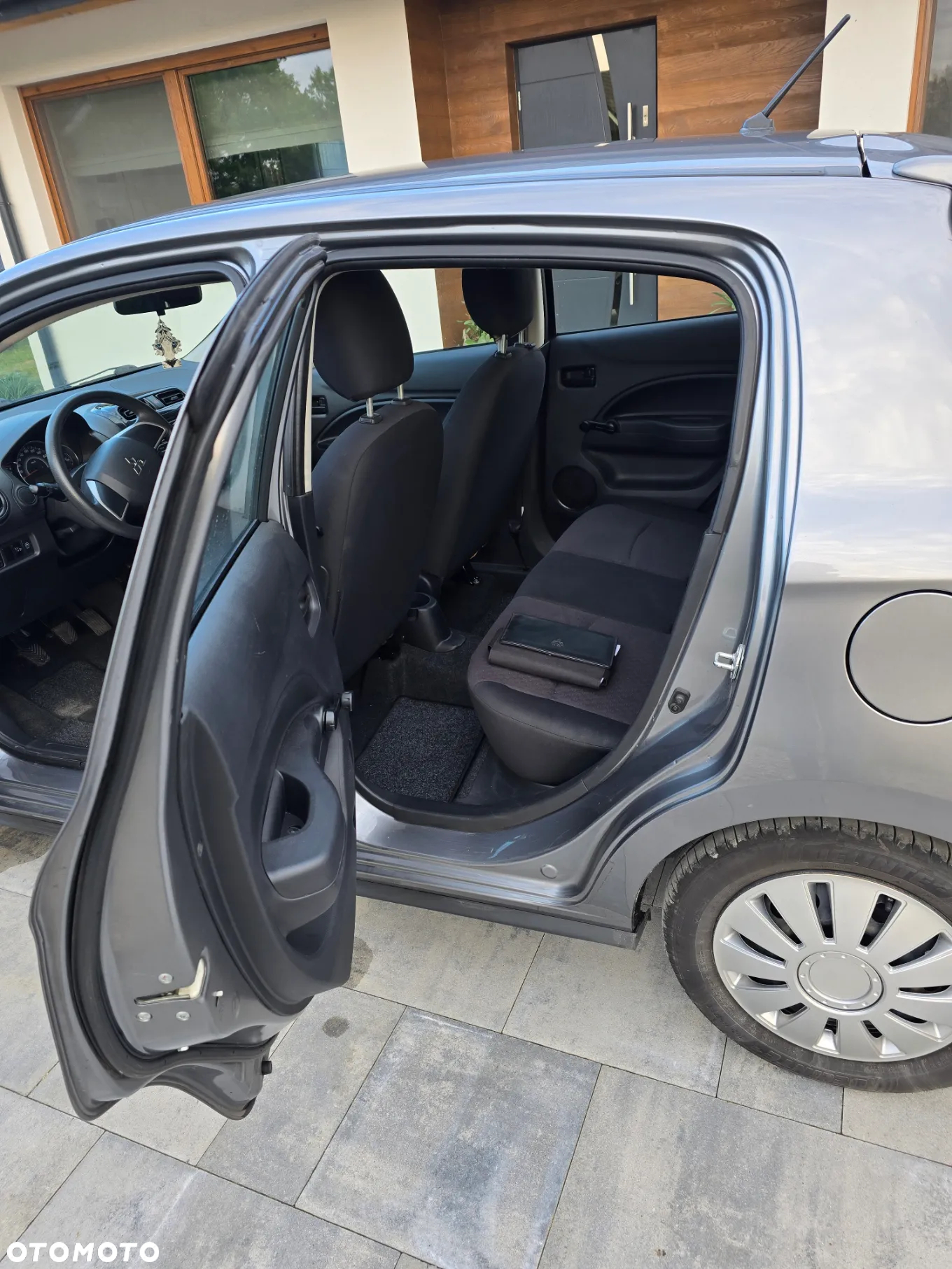 Mitsubishi Space Star 1.0 - 12