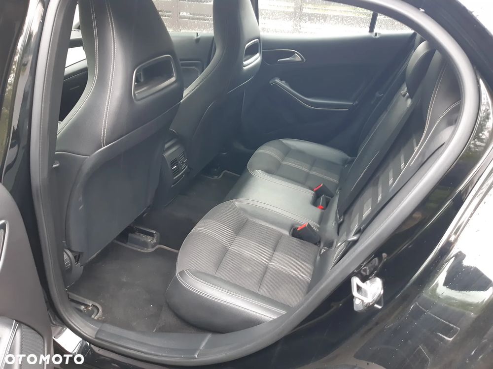Mercedes-Benz GLA 180 d Activity Edition - 6