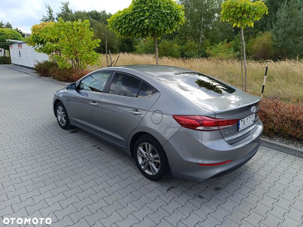 Hyundai Elantra 1.6 Comfort - 3
