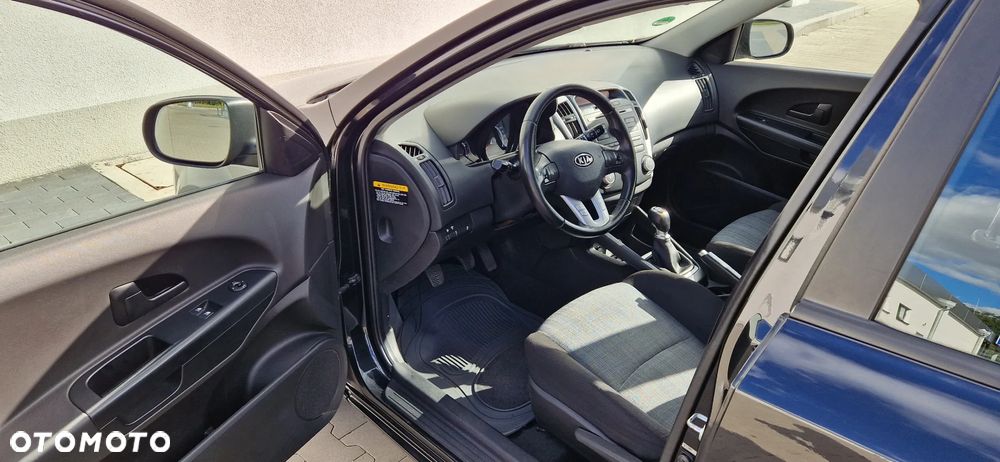 Kia Ceed - 11