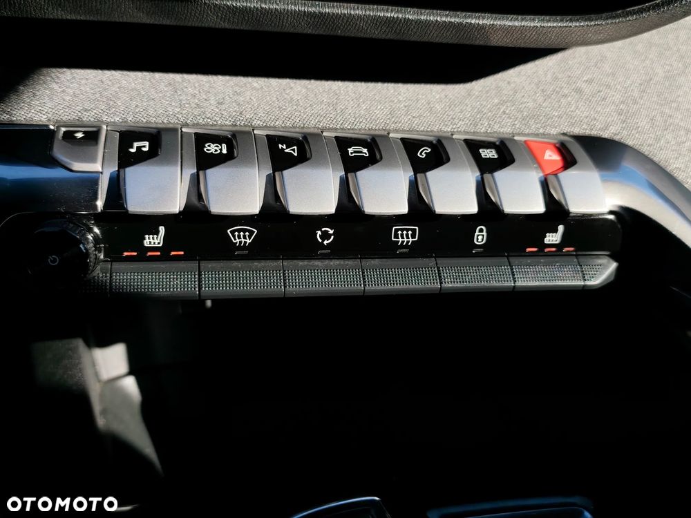 Peugeot 3008 1.6 PureTech Hybrid PHEV Allure Pack S&S EAT8 - 28