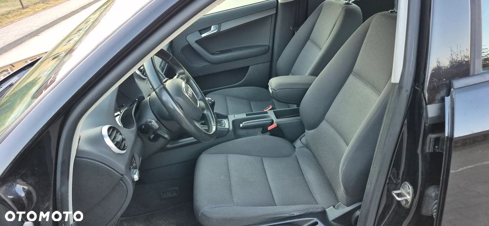Audi A3 Sportback 1.6 TDI DPF Ambiente - 12