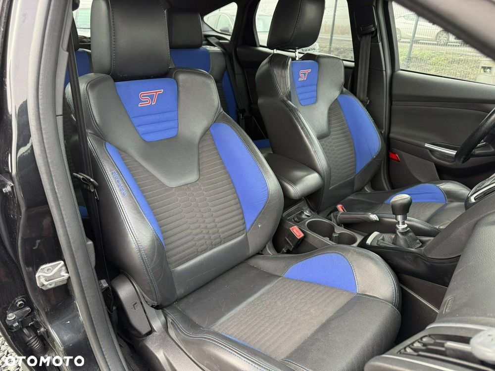 Ford Focus 2.0 EcoBoost ST - 16