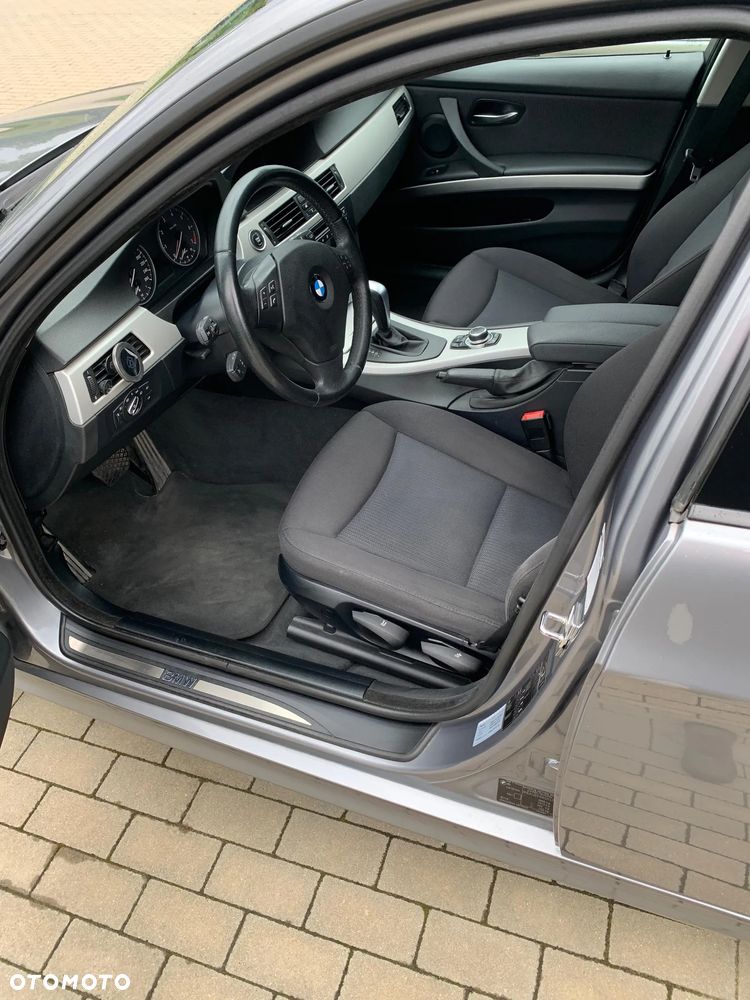 BMW Seria 3 318i - 23