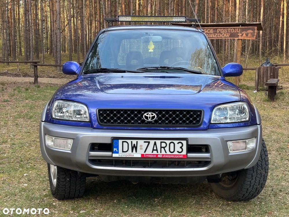 Toyota RAV4 2.0 - 8