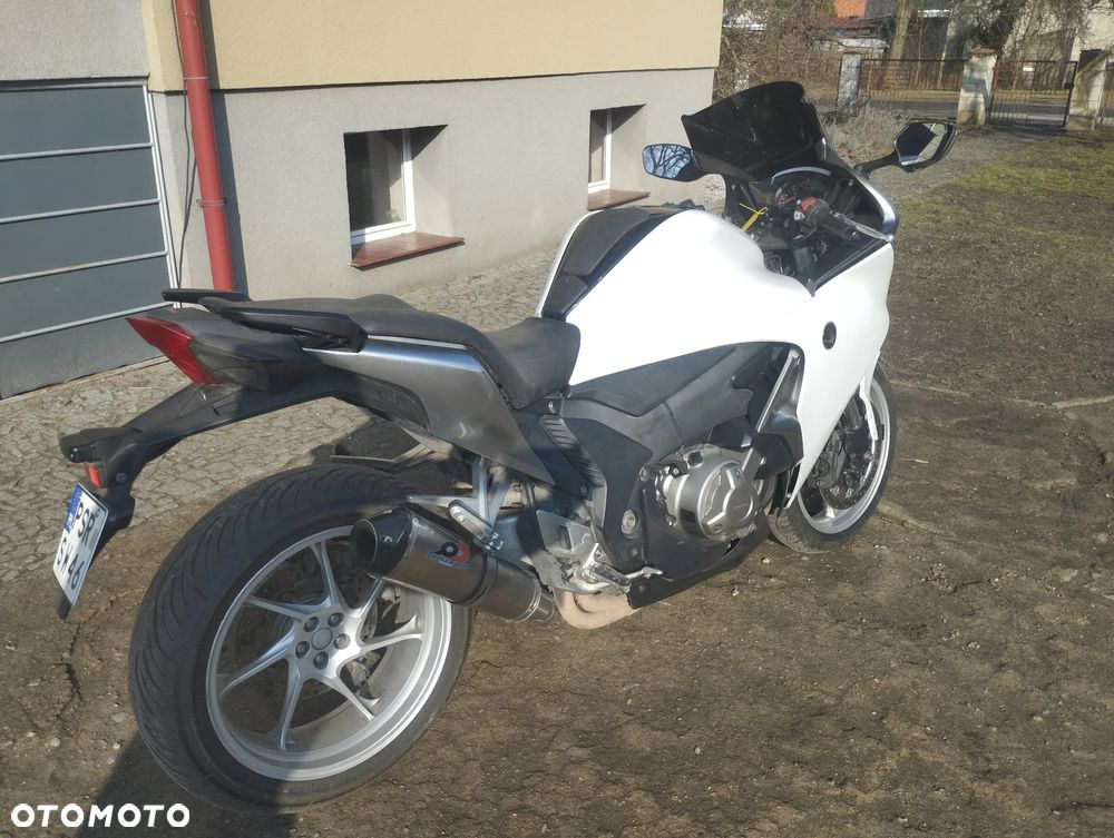 Honda VFR - 3