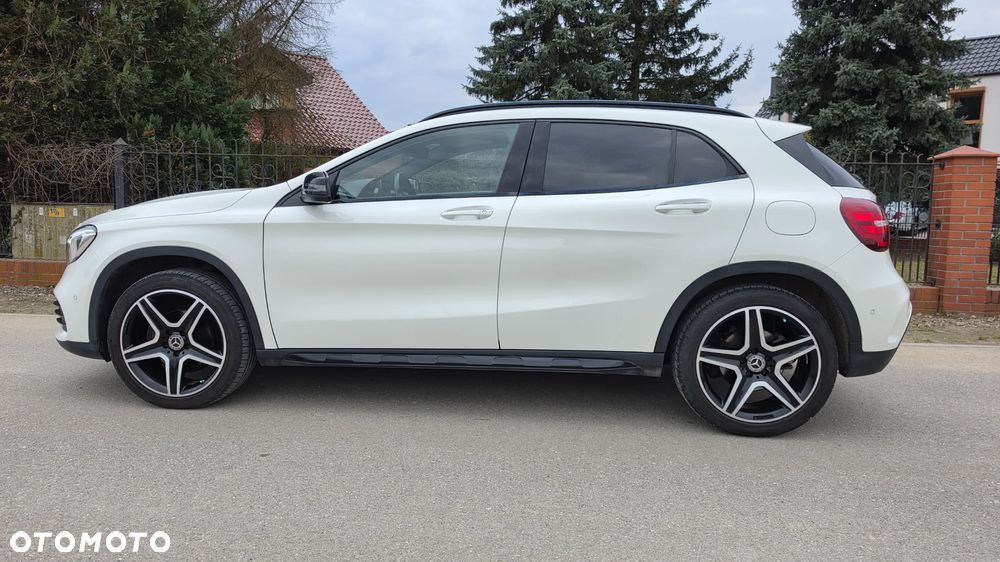 Mercedes-Benz GLA 200 7G-DCT AMG Line - 13