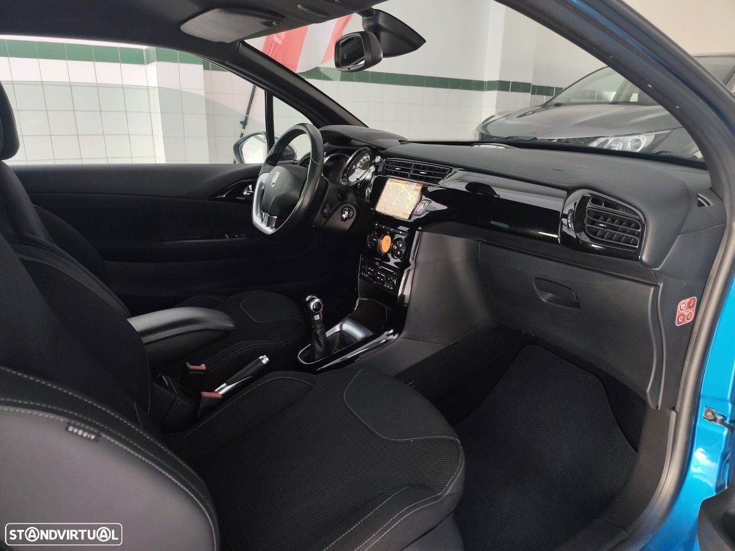 Citroën DS3 1.6 e-HDi So Chic - 10
