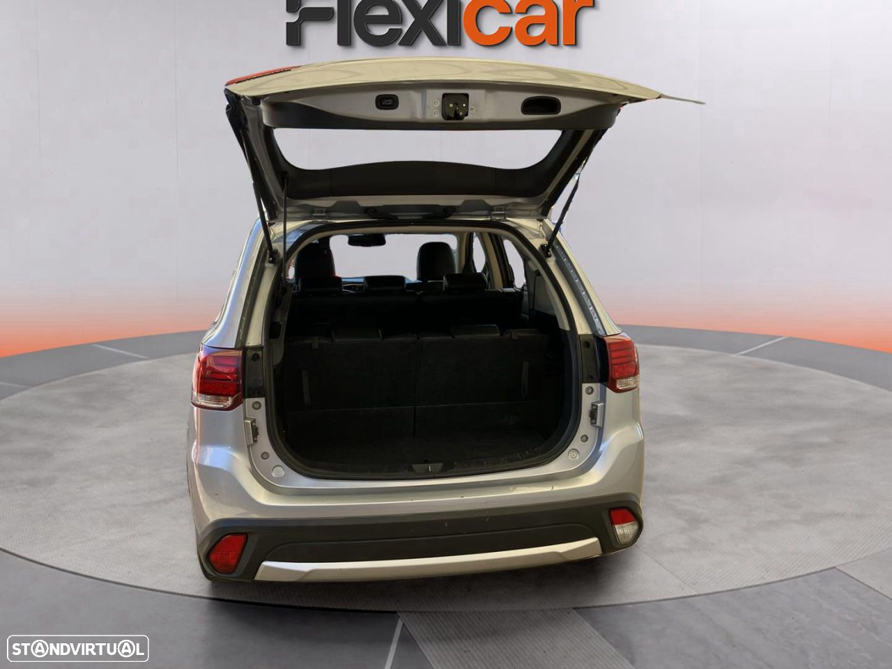 Mitsubishi Outlander 2.2 DI-D Instyle Navi AT 4WD - 9