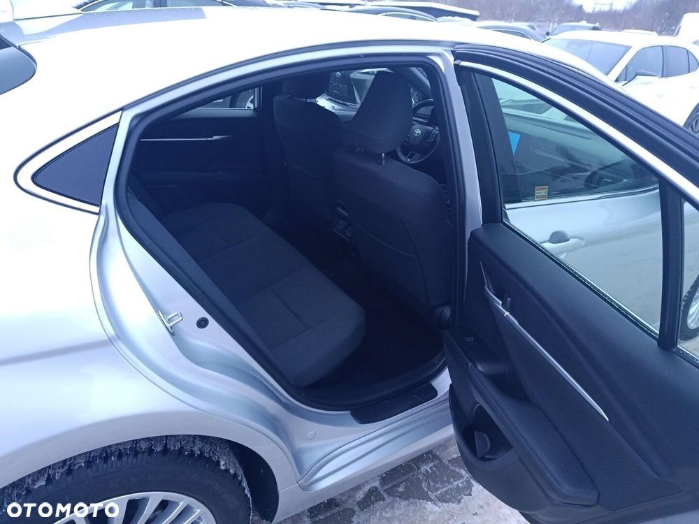Toyota Camry - 18