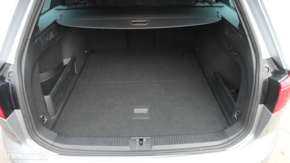 VW Passat Variant - 25