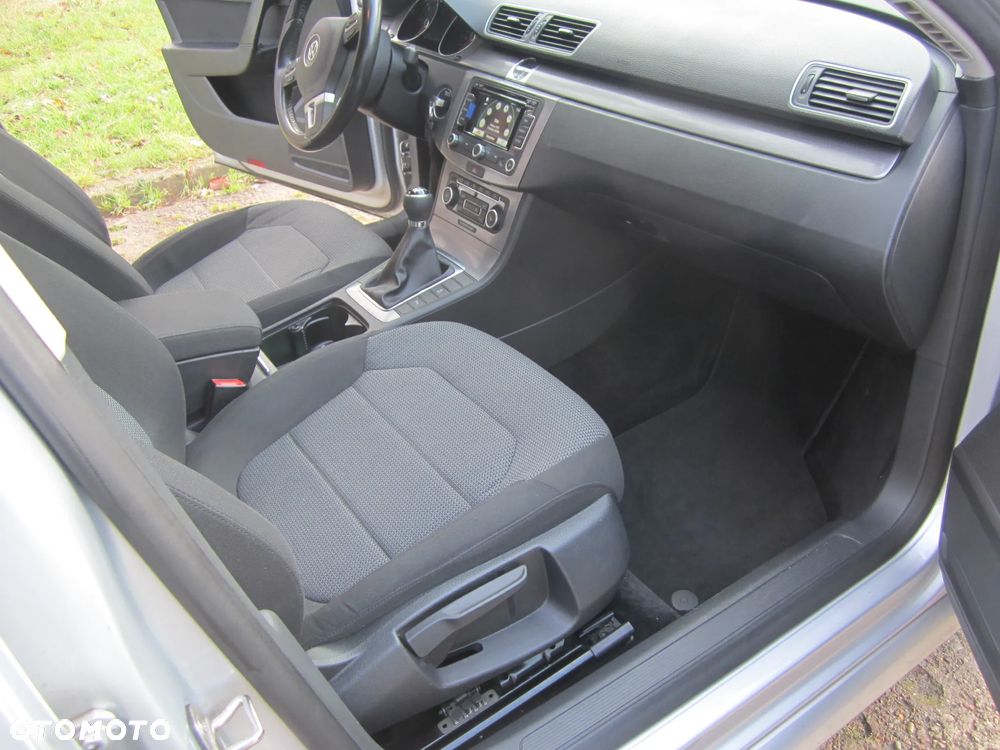 Volkswagen Passat 2.0 TDI DPF Comfortline - 18