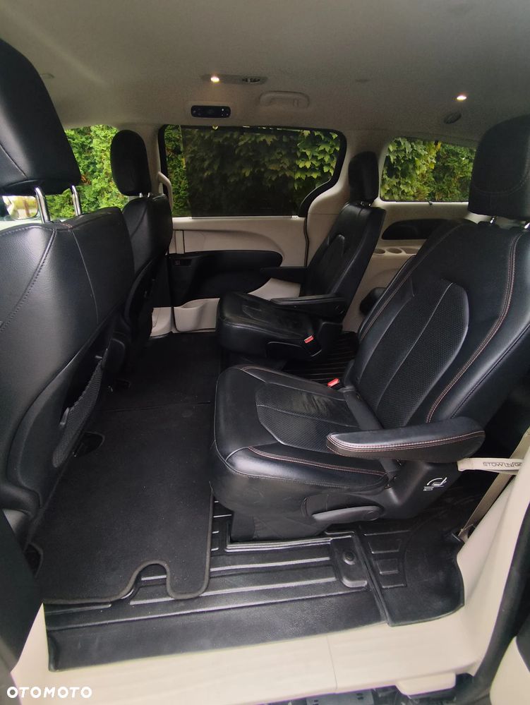 Chrysler Pacifica - 19