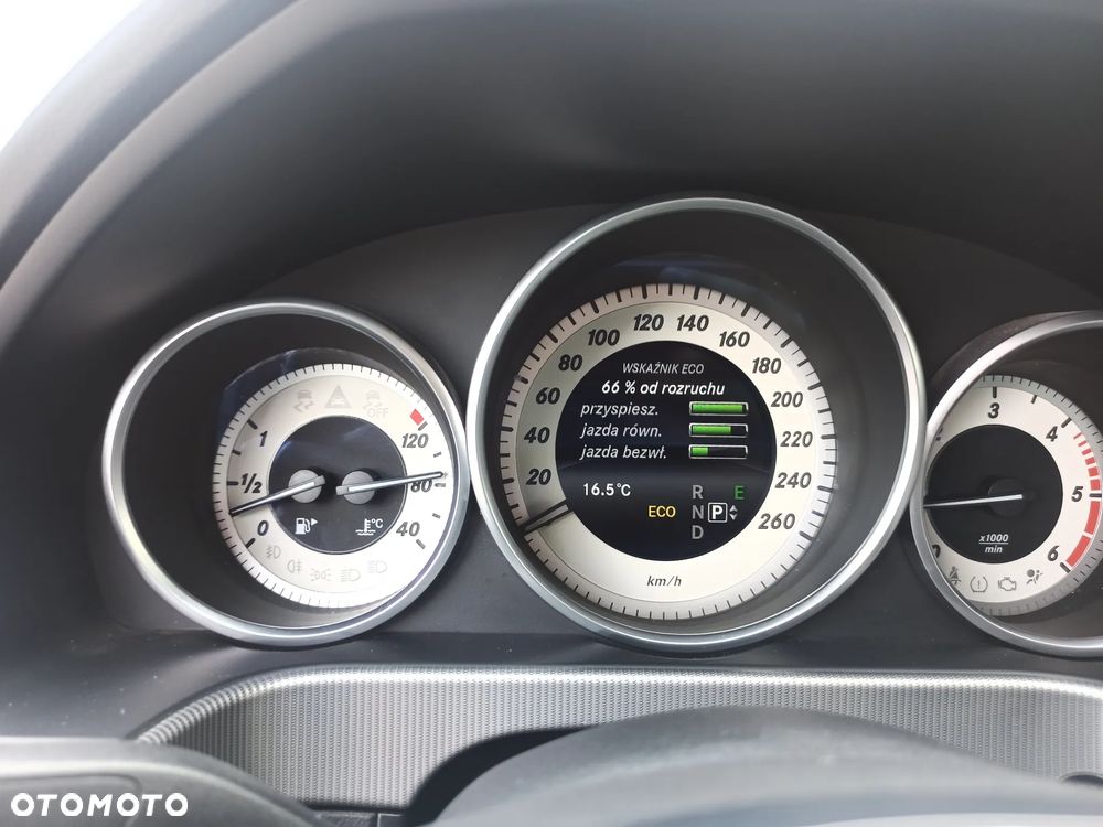 Mercedes-Benz Klasa E 250 CDI 7G-TRONIC Elegance - 33