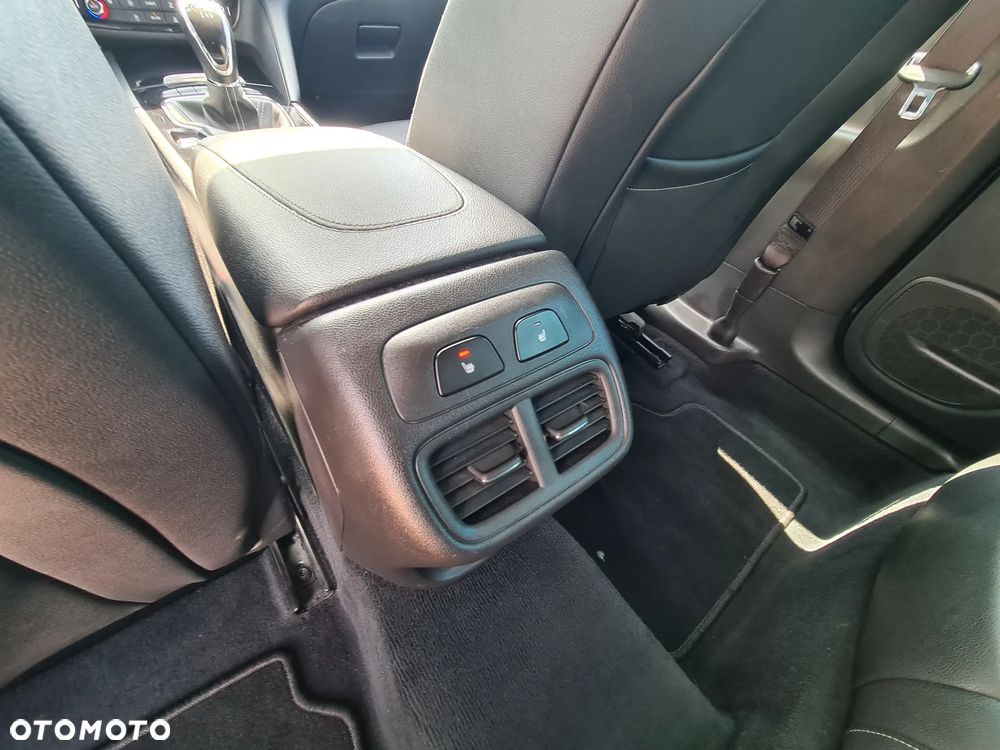 Opel Insignia - 28