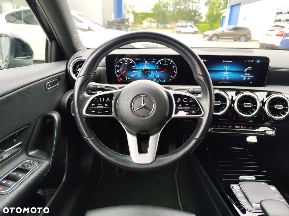 Mercedes-Benz Klasa A 180 7G-DCT - 2