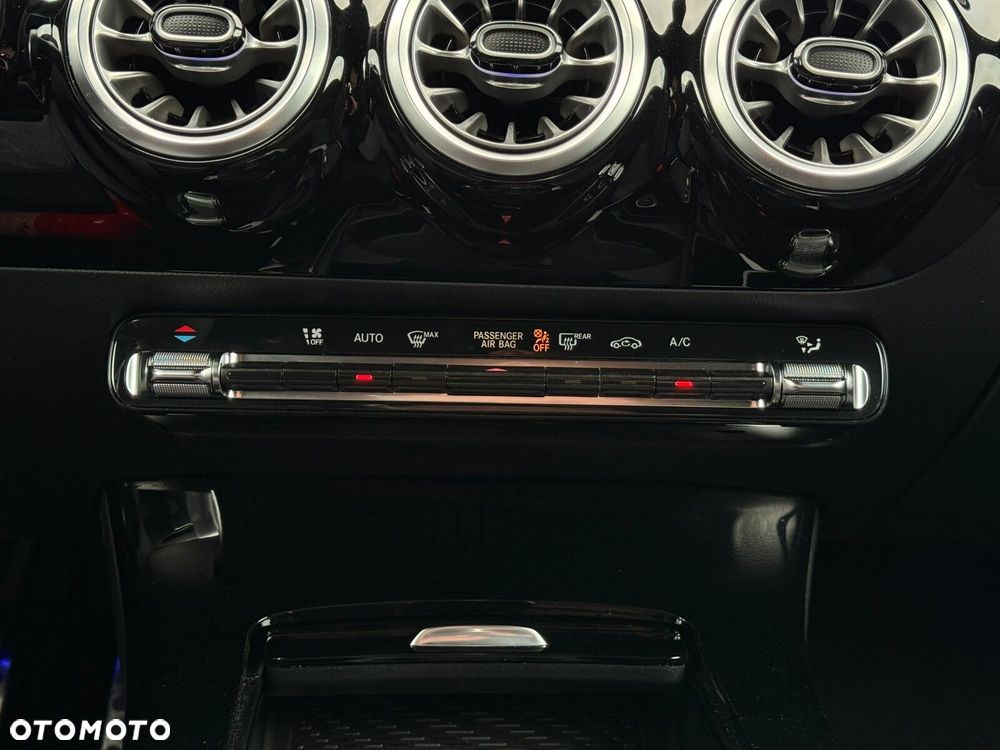 Mercedes-Benz CLA 200 AMG Line 7G-DCT - 20