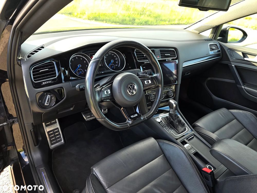 Volkswagen Golf - 22