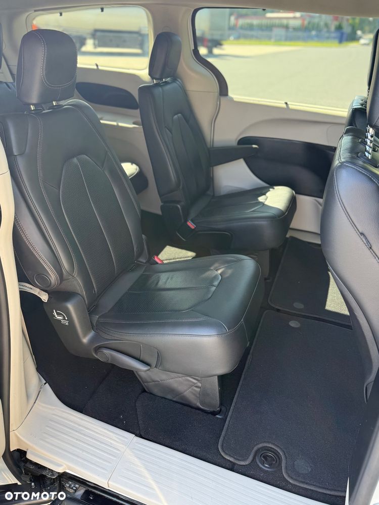 Chrysler Pacifica - 20